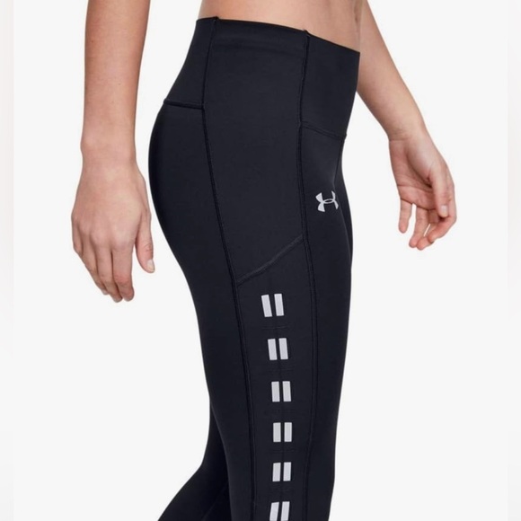 Under Armour UA Qualifier Speedpocket Roadside Runway Crop - Picture 3 of 8